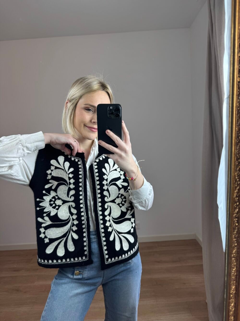 Gilet sans manche noir motifs blanche