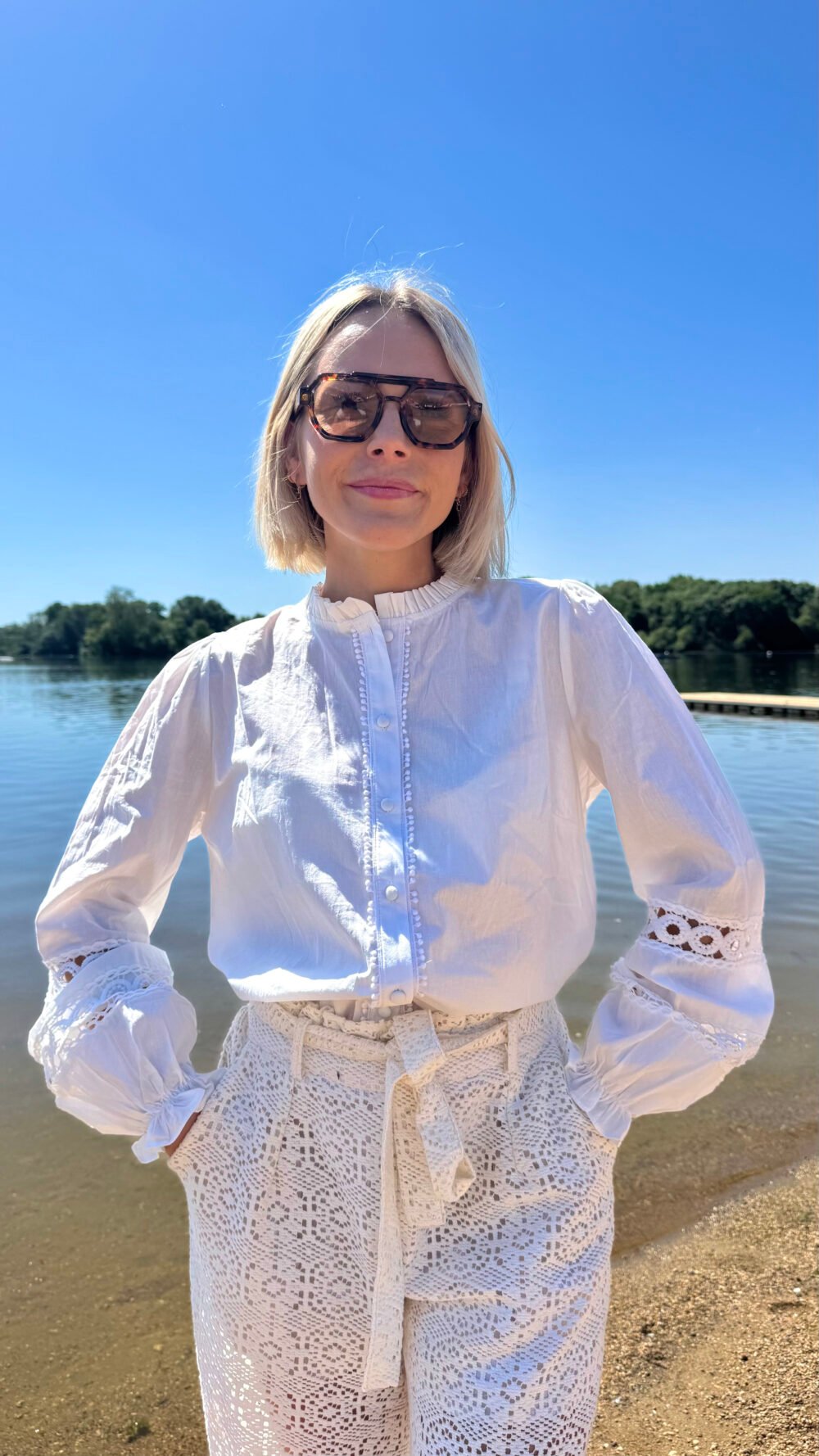 Chemisier blanc manches broderies