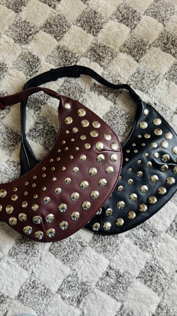 Sac lune clouté bordeaux