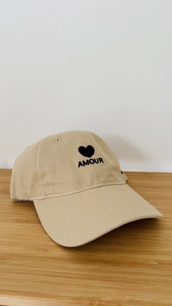 Casquette beige amour