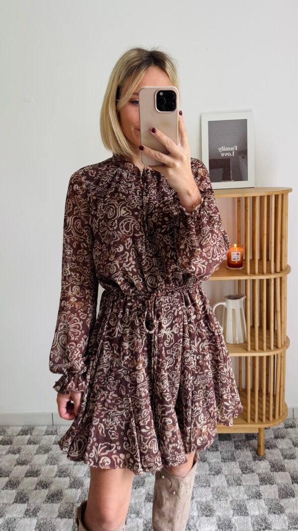 Robe marron à motifs
