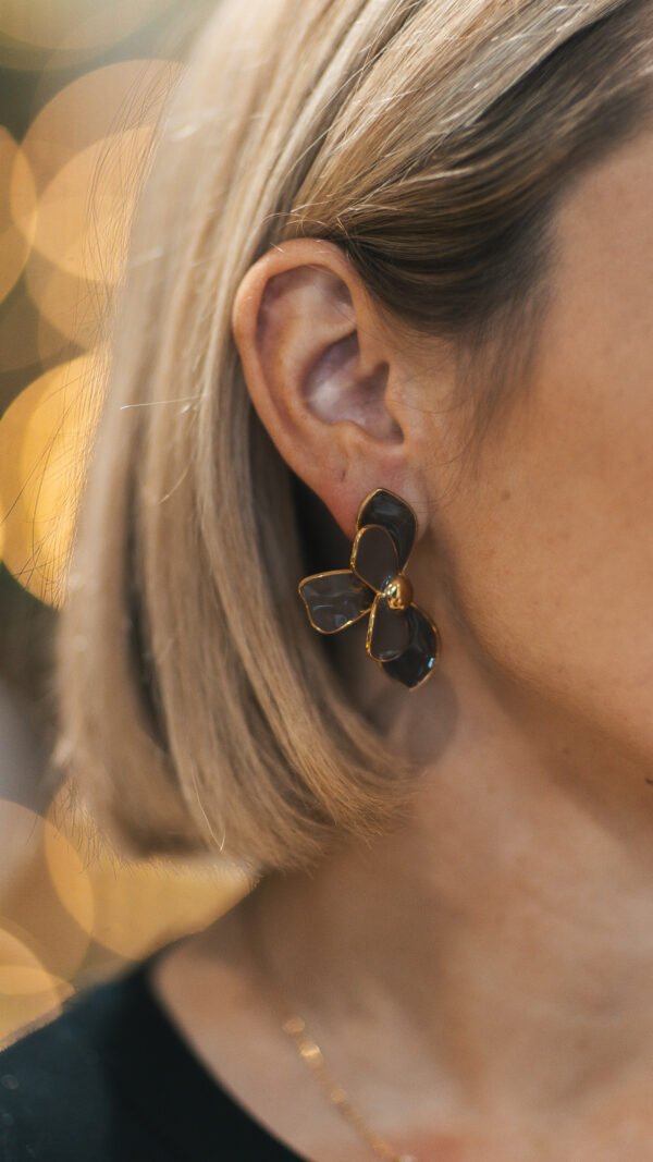 Boucle d'oreille marron fleurs