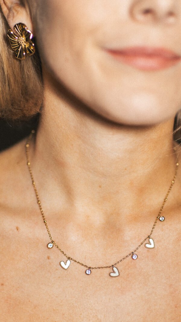 Collier fin coeur nacré