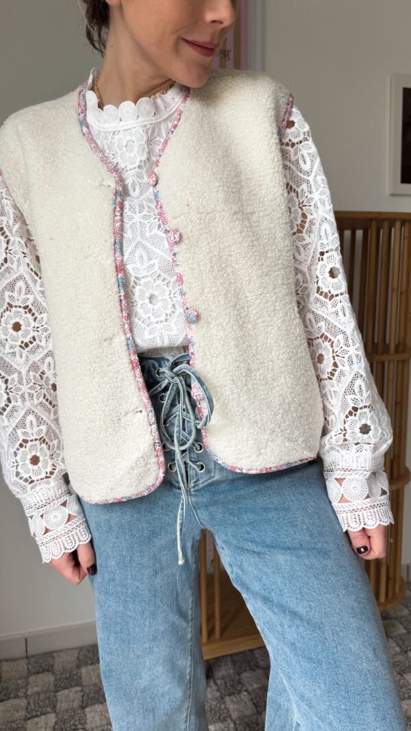 Veste sans manches moumoute fleurs tricolores