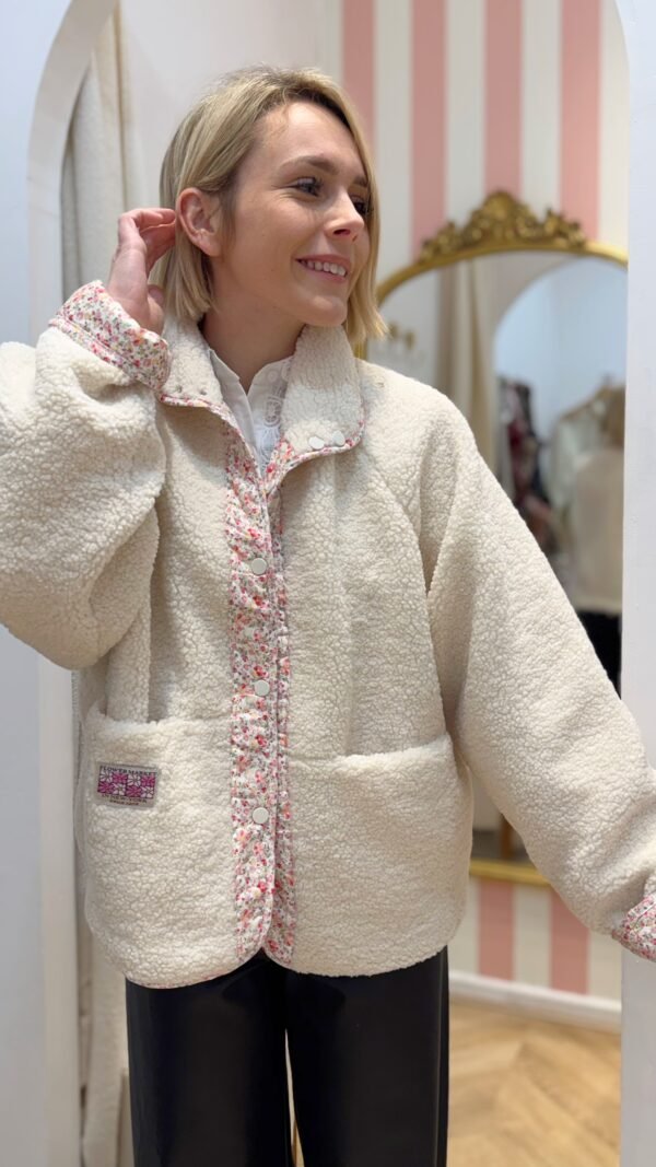 Manteau moumoute écru bord fleurs