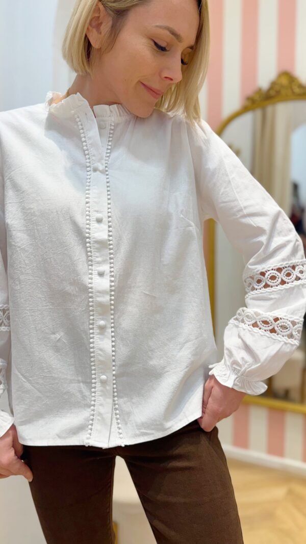 Chemise blanche broderie manche