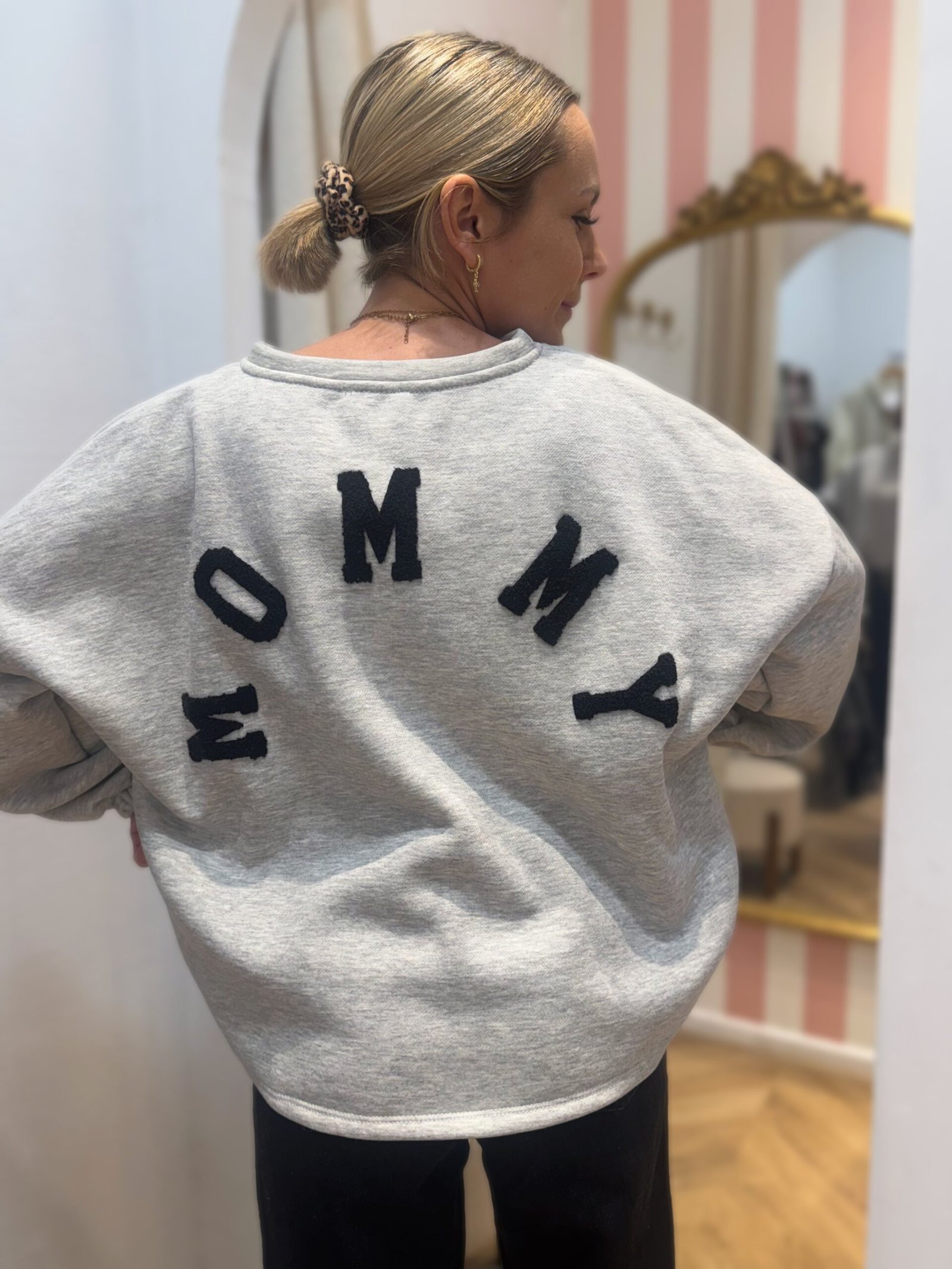 Sweat gris "Mommy" noir