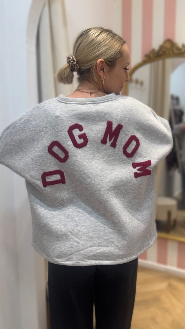 Sweat gris "Dog mom" bordeaux
