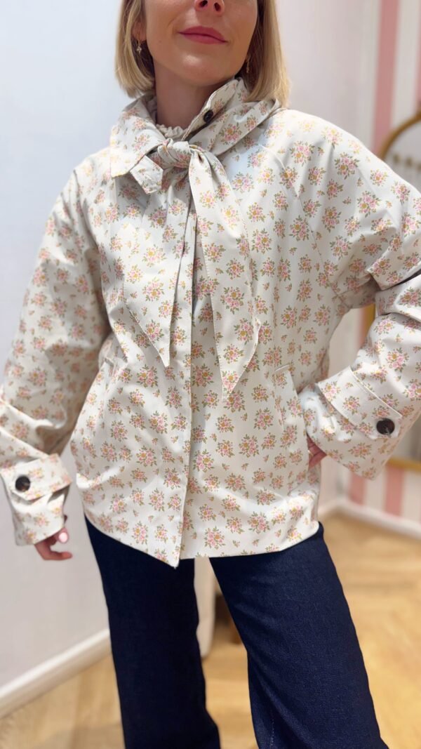 Veste fleuris à capuche