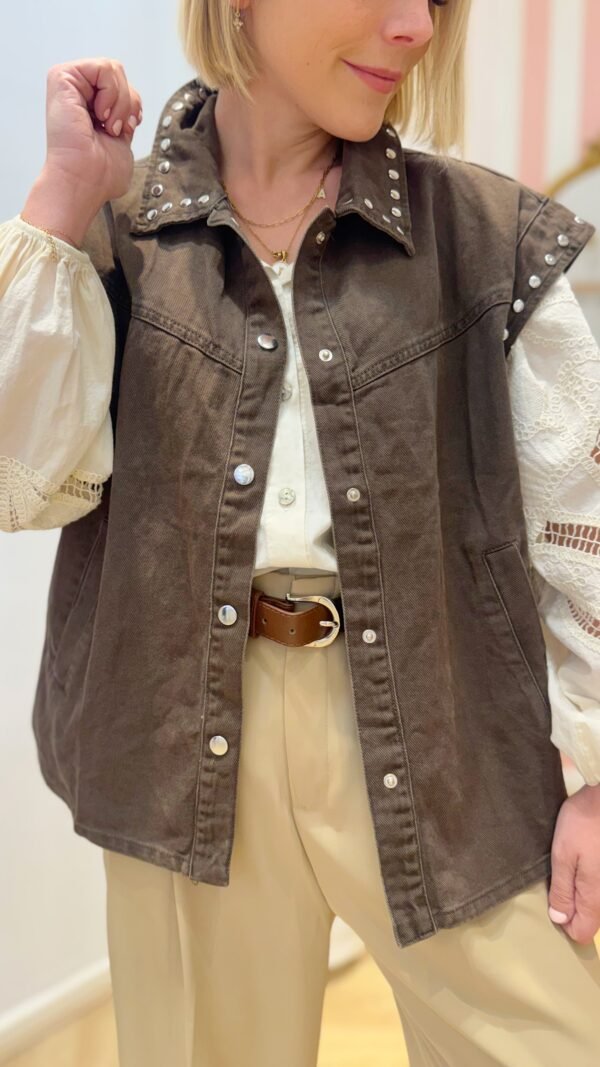 Veste sans manche marron clouté