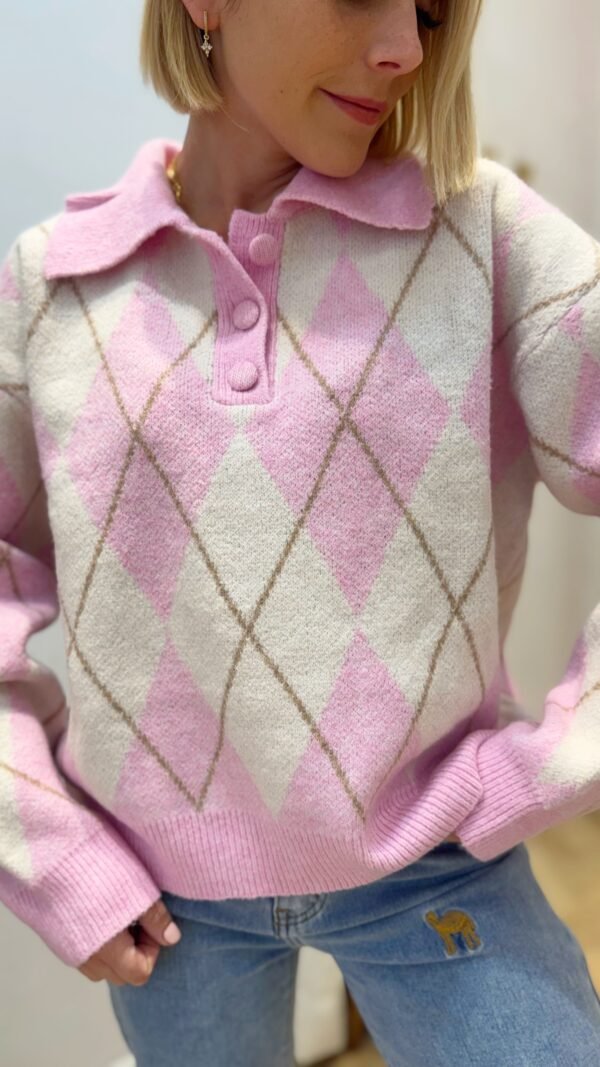 Pull rose et beige à motif losange