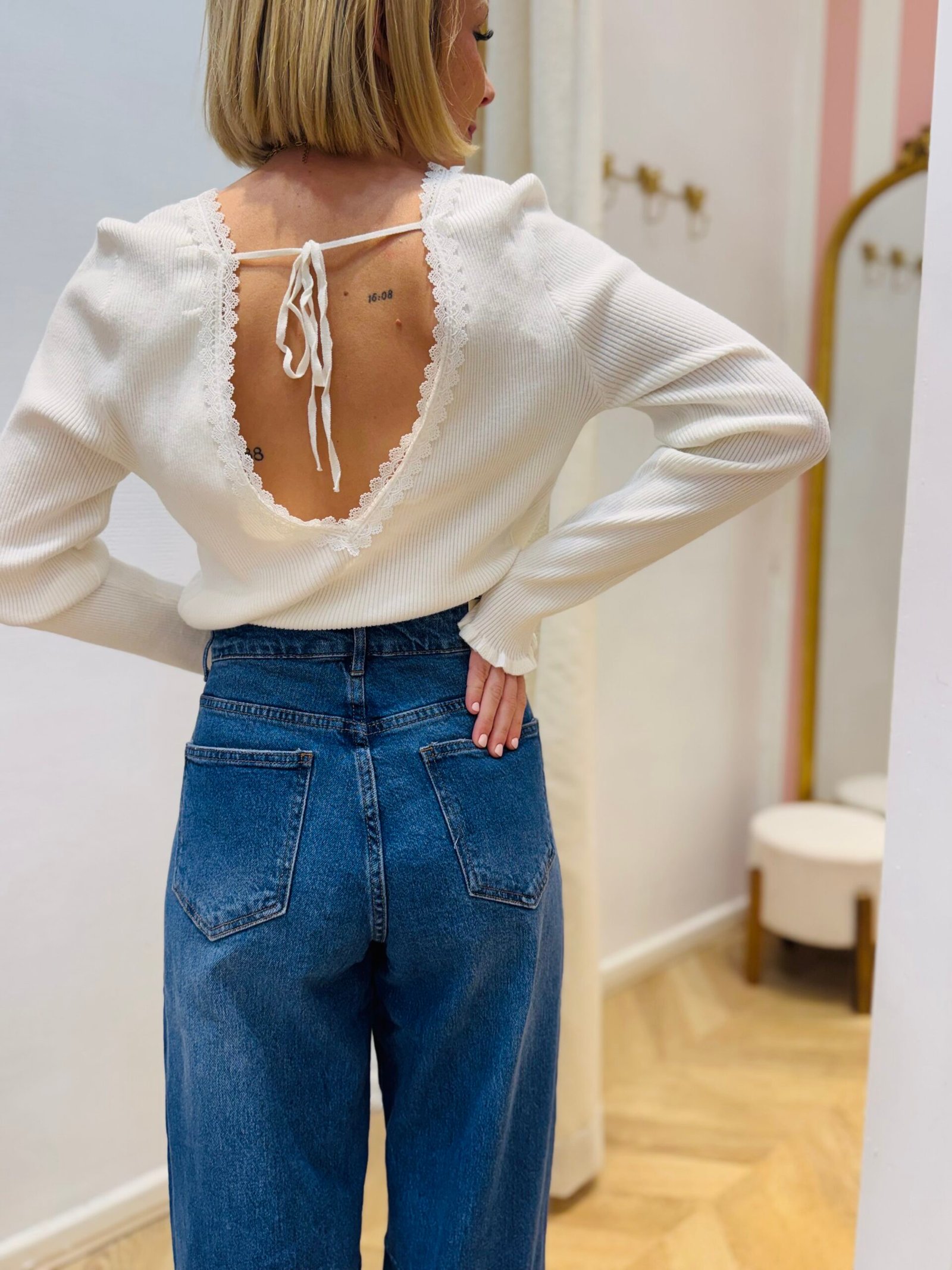 Pull fin blanc dos nu avec noeud