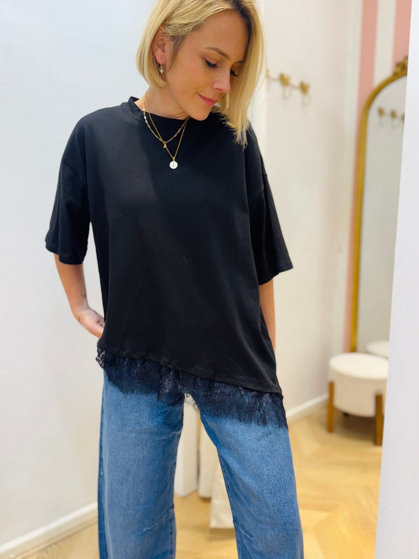 T-shirt noir bas dentelle