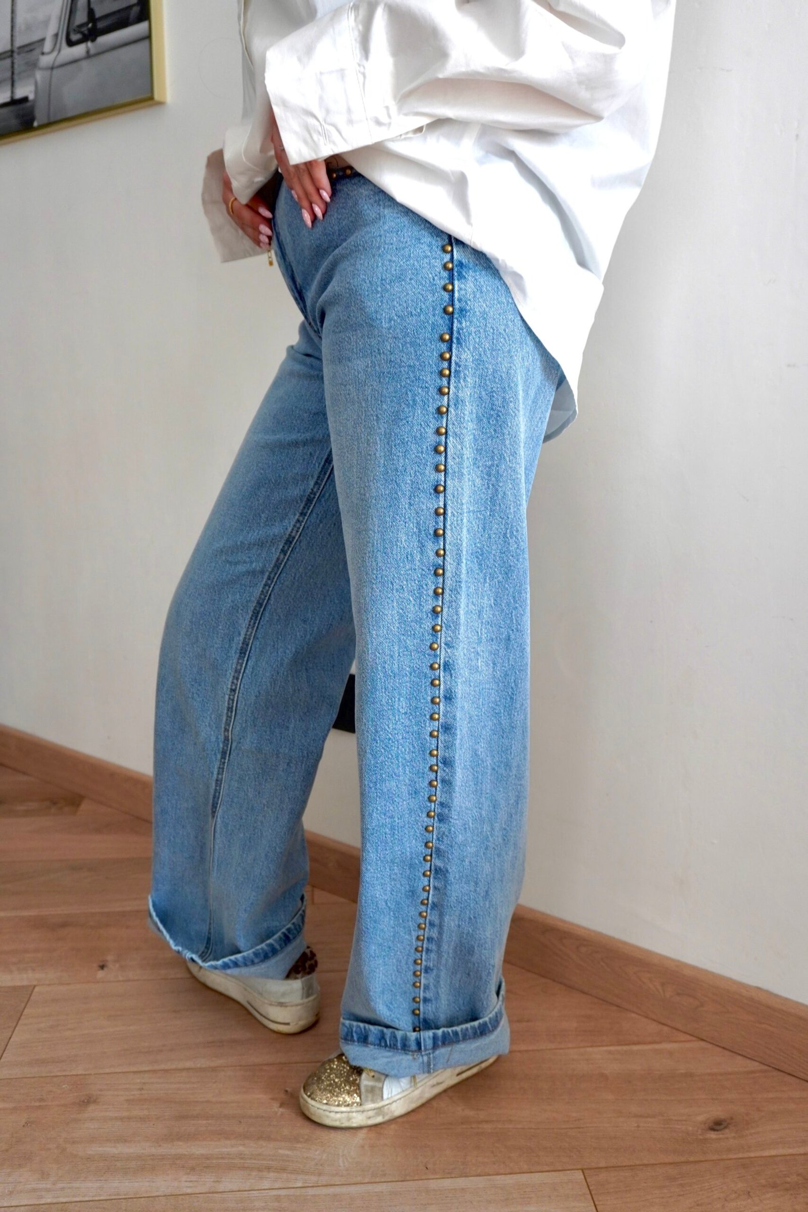 Jean bleu clair clouté – Image 2