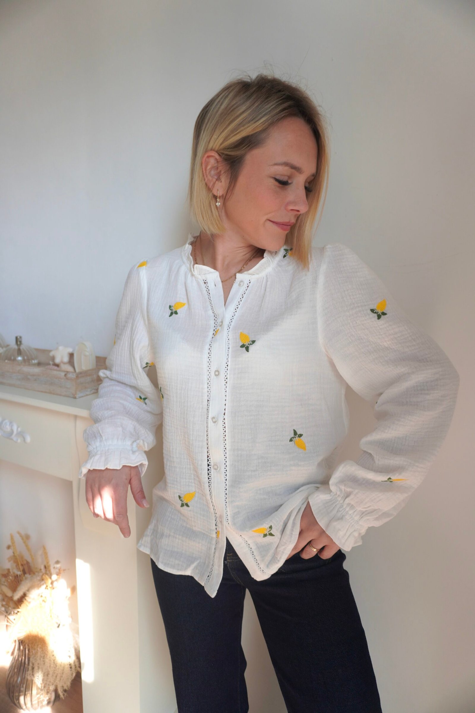 Chemisier gaze de coton citron brodé