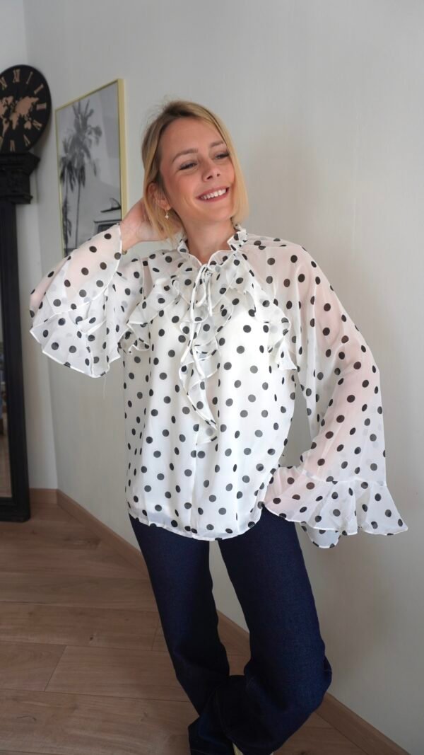 Blouse blanche à pois noir