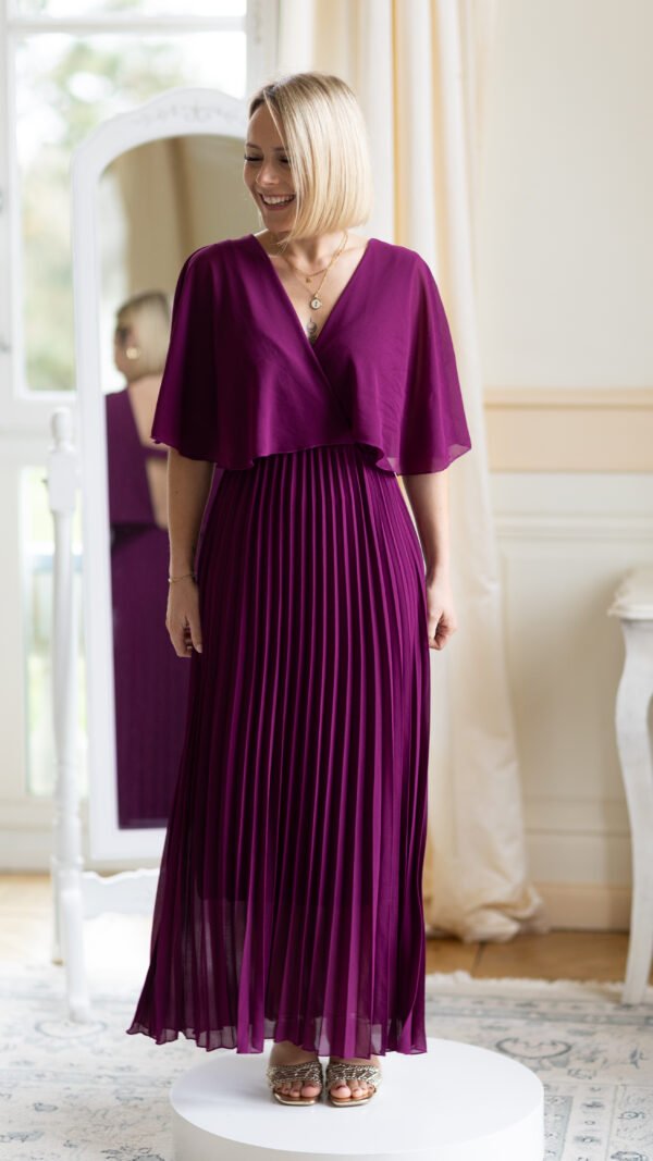Robe longue plissée à manches courtes dos nu violette