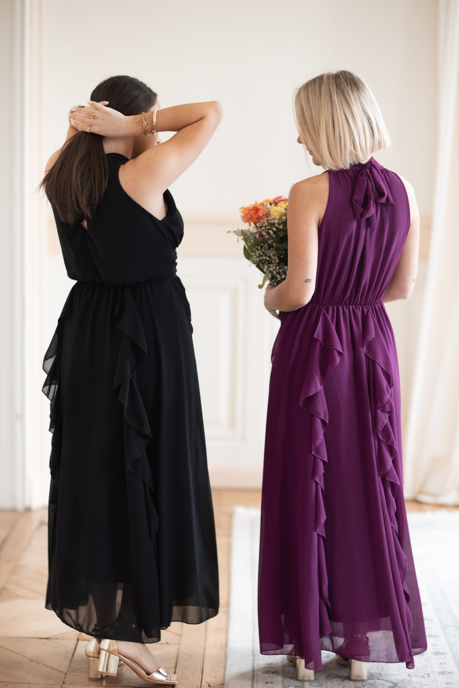 Robe longue col haut avec froufou violet – Image 4