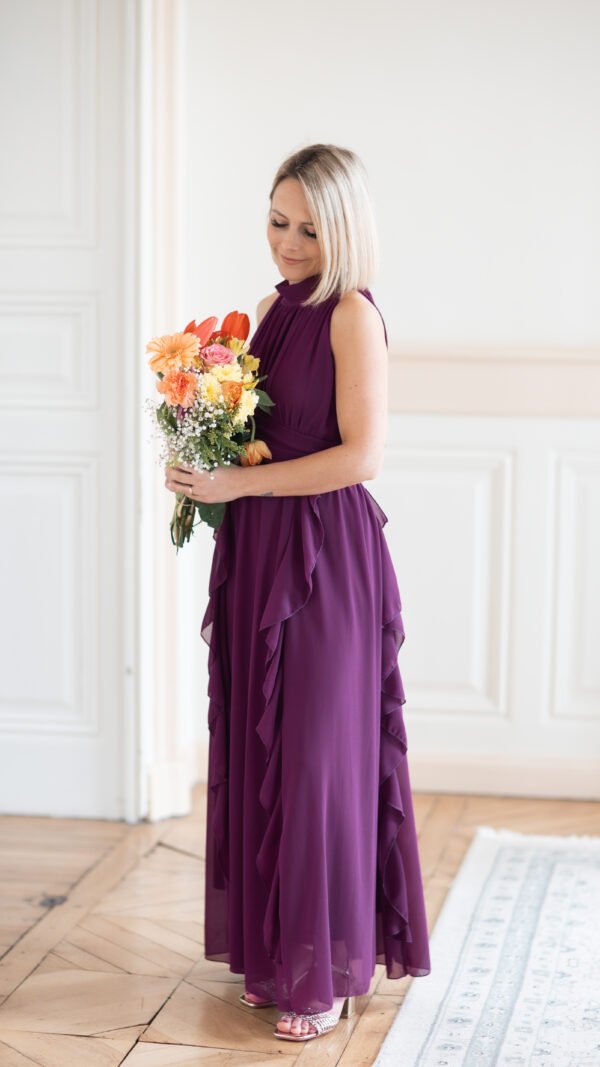 Robe longue col haut avec froufou violet