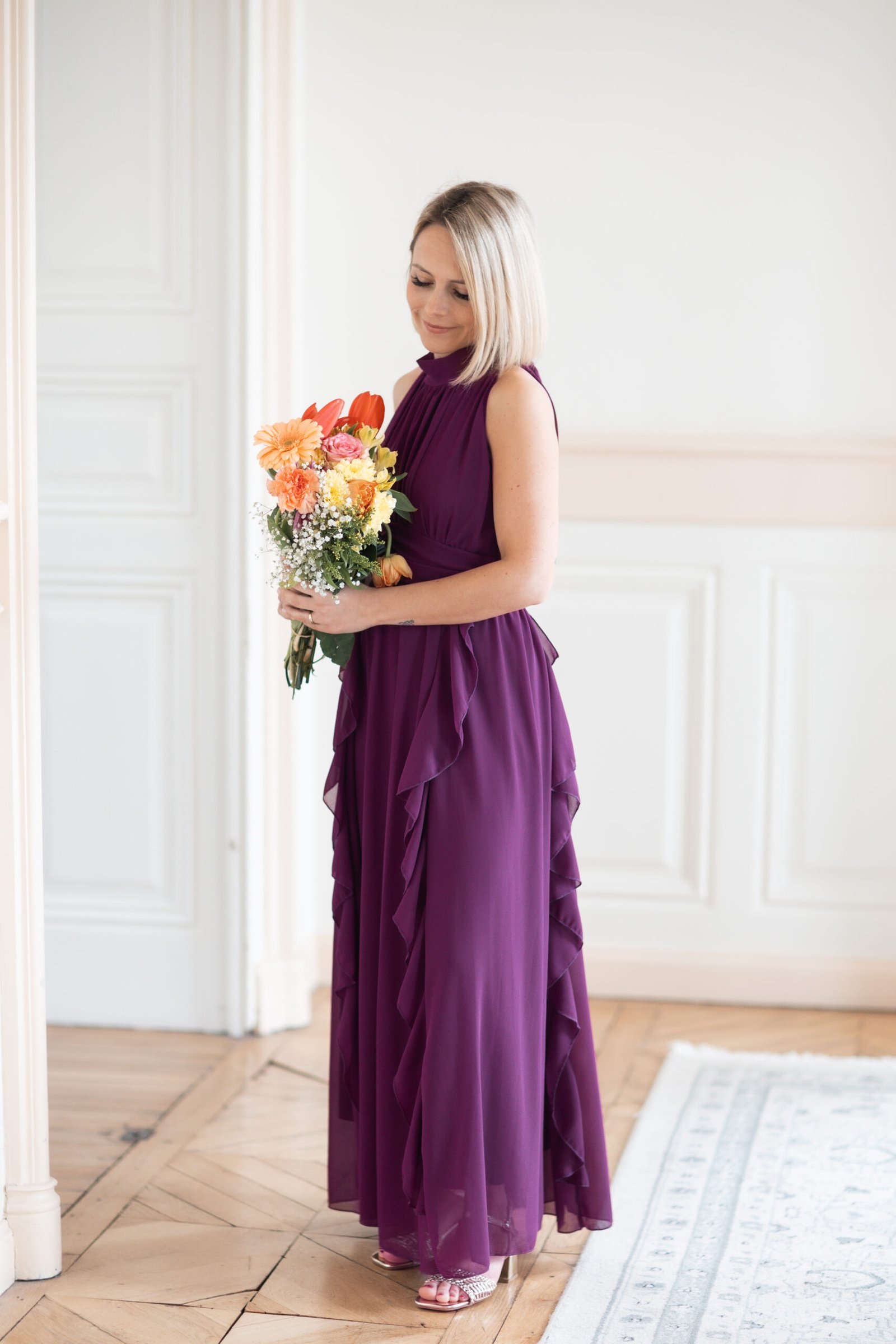 Robe longue col haut avec froufou violet