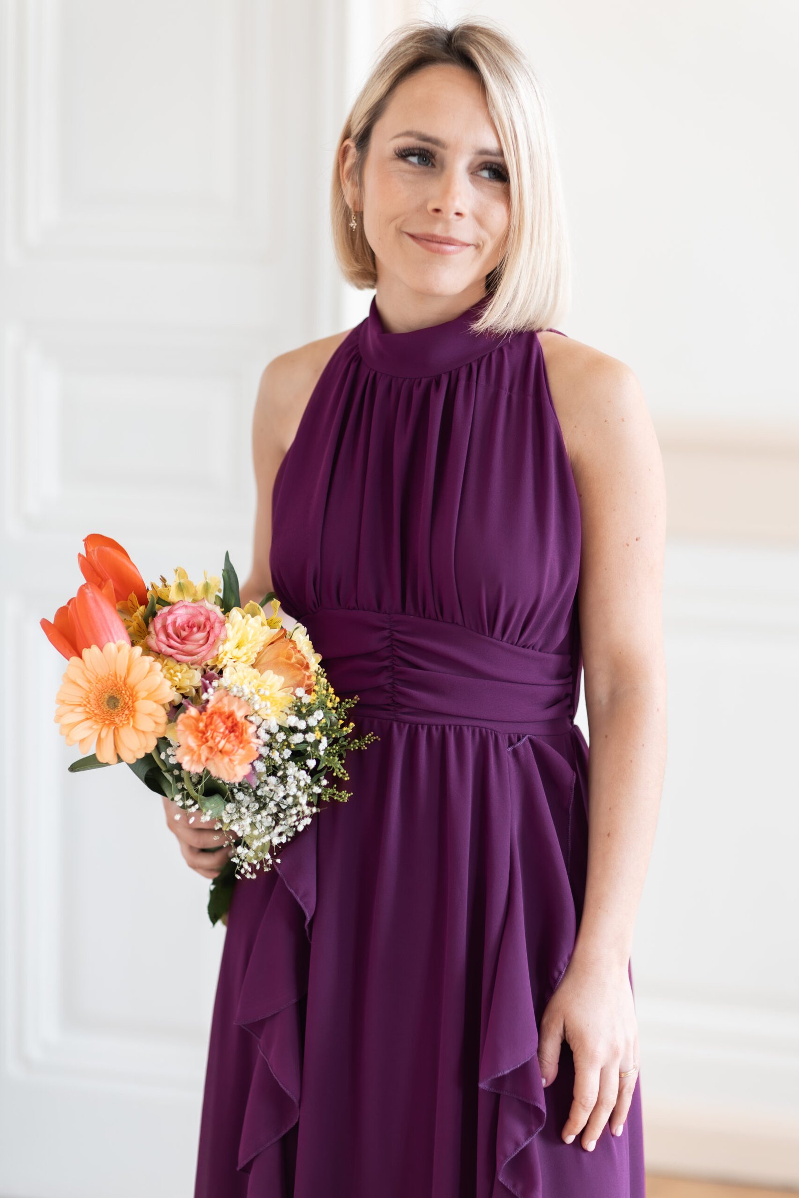 Robe longue col haut avec froufou violet – Image 3