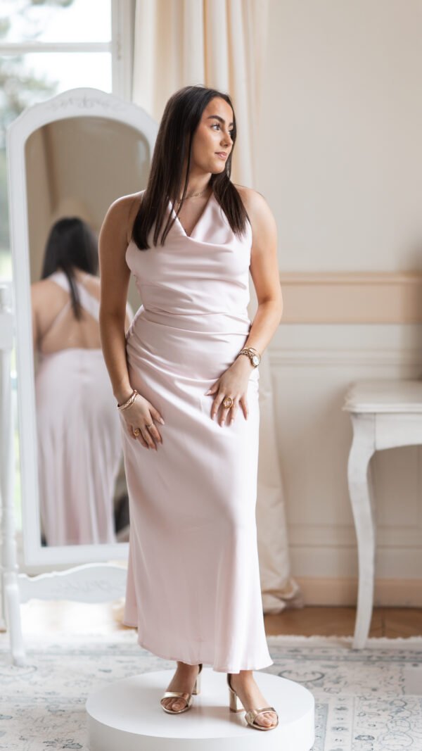 Robe longue satiné rose poudré