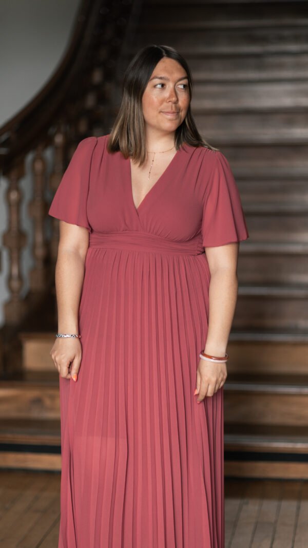 Robe longue plissée à manches courtes terracotta