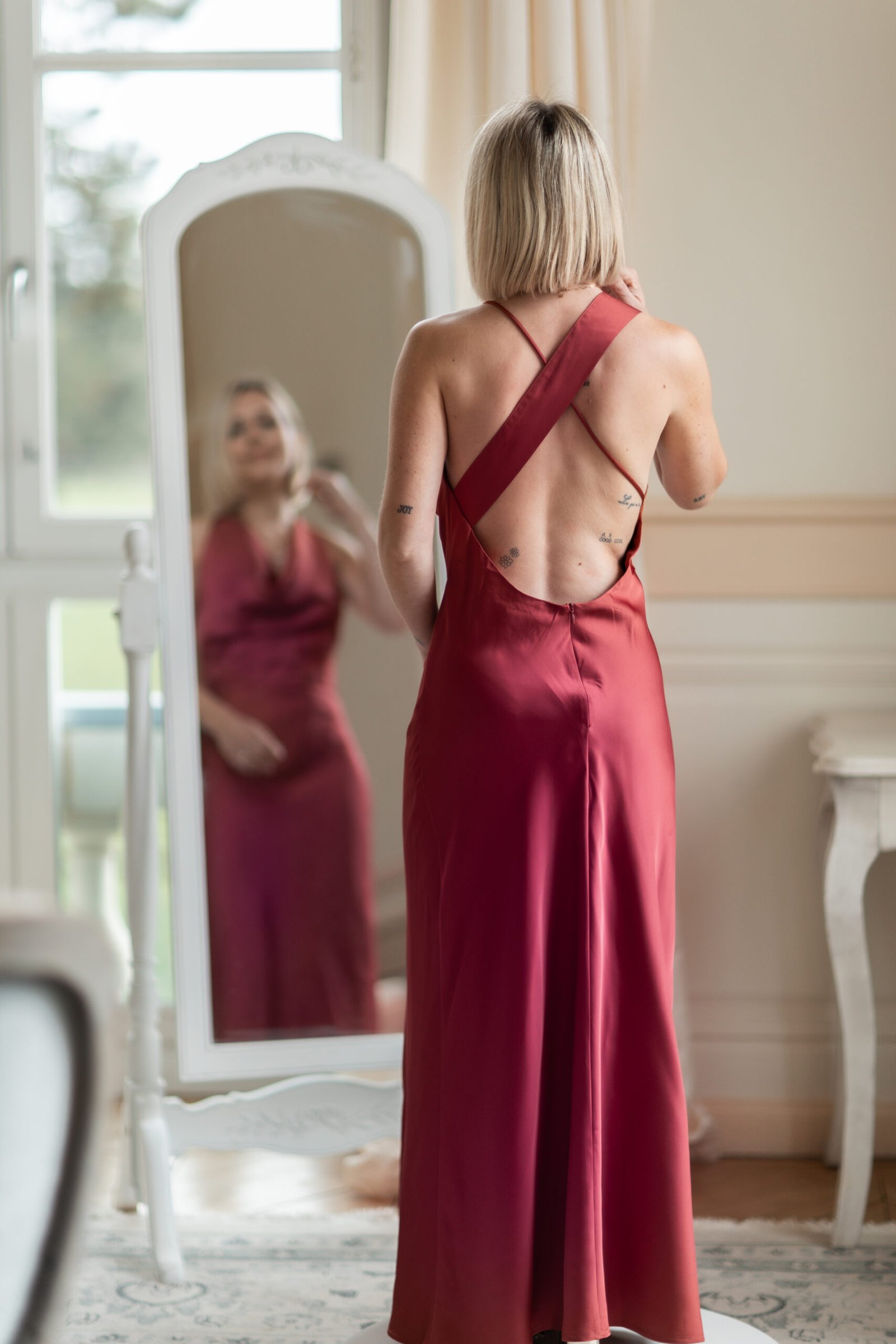 Robe longue satiné rouge cerise