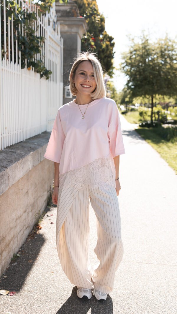 Pantalon beige à rayure asymétrique