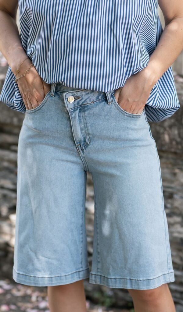 Bermuda en jean asymétrique