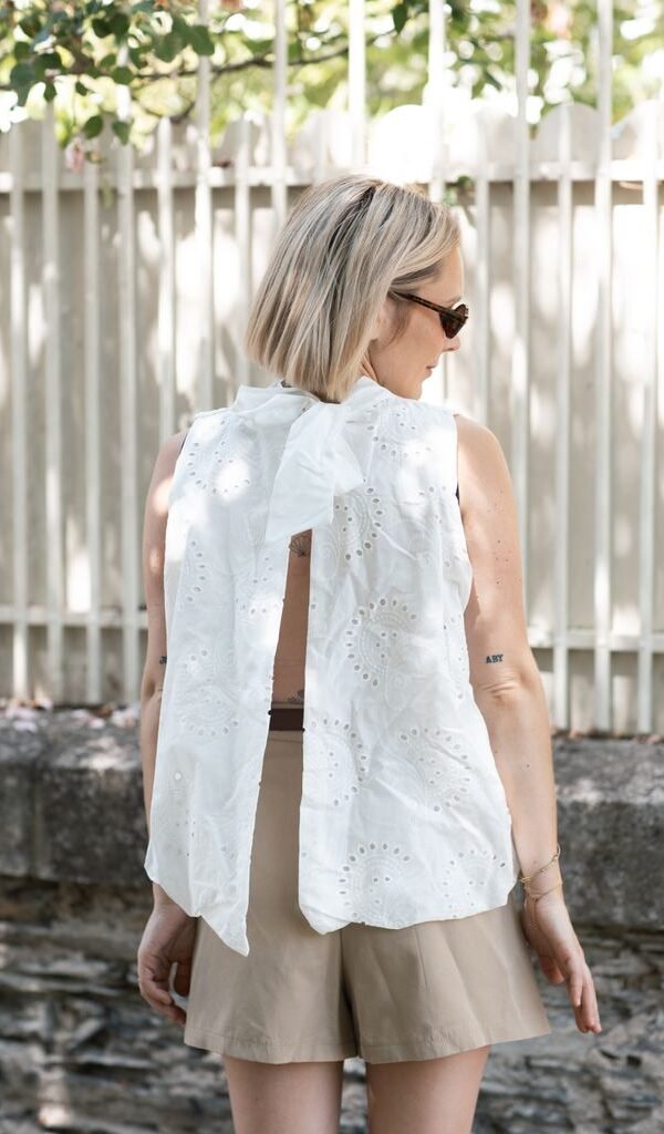Blouse dos nu avec broderie