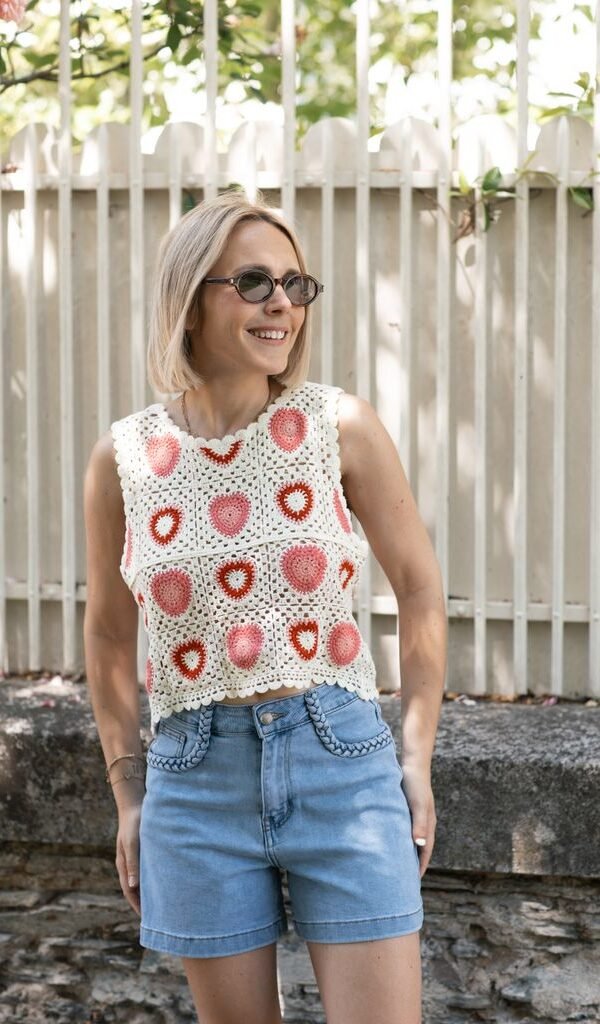 Top en crochet à motifs