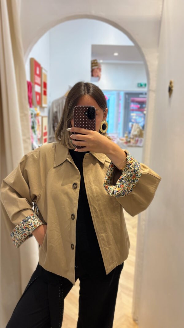 Trench beige intérieur fleuris