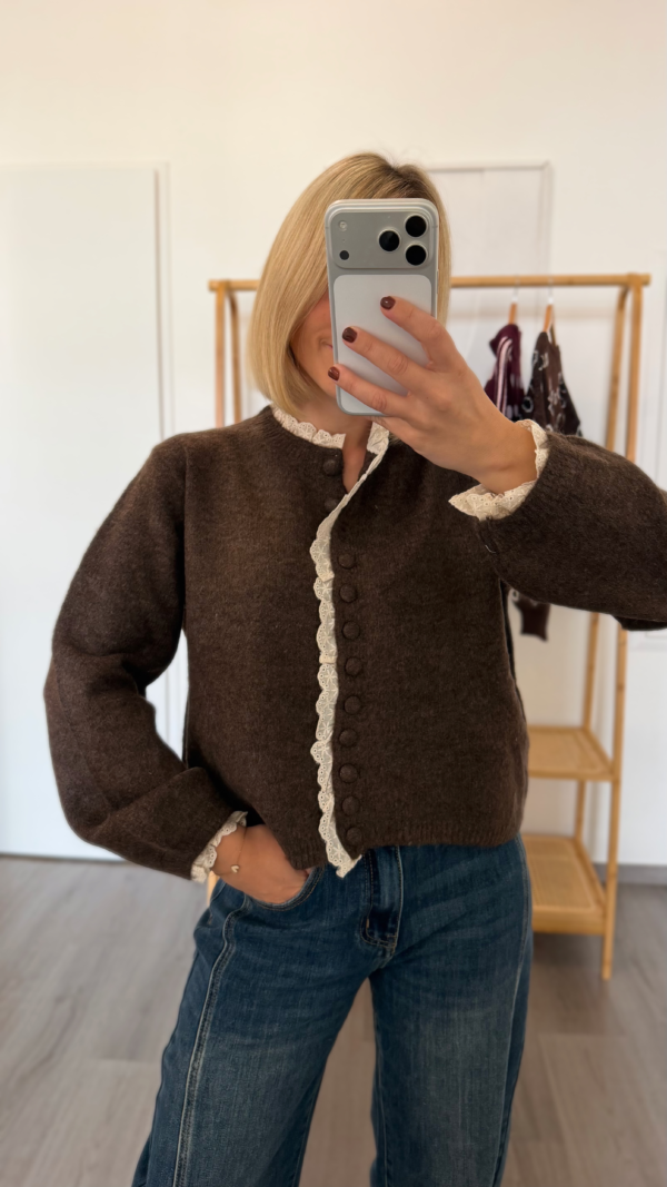 Gilet marron détail dentelle