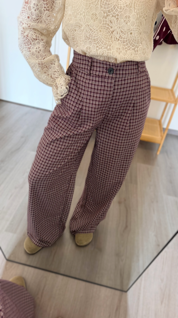 Pantalon bordeaux à carreaux