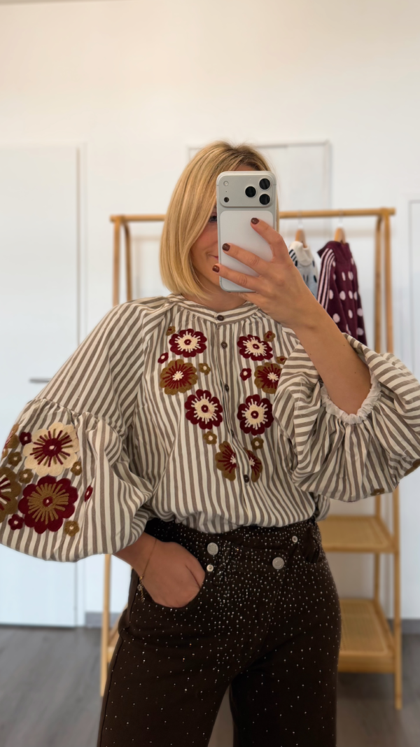 Chemise marron broderies