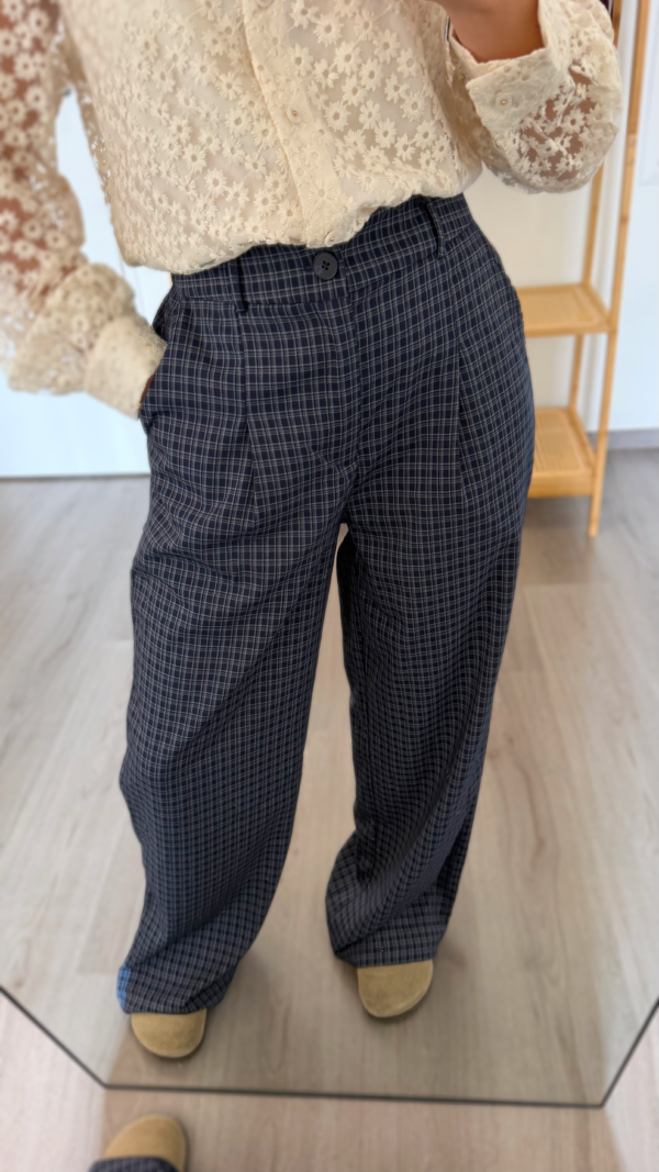 Pantalon bleu à carreaux