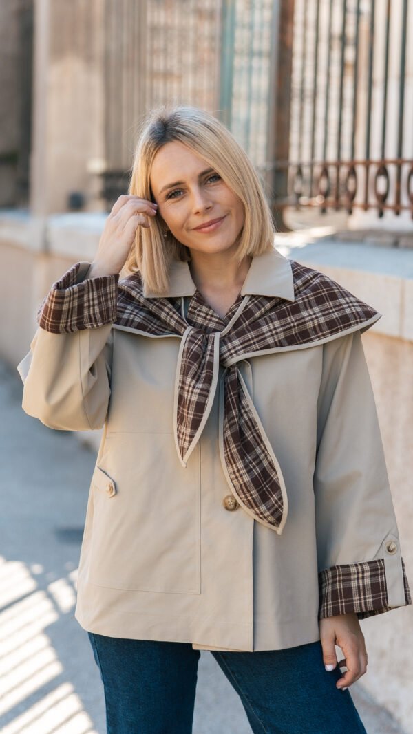 Trench beige à carreaux